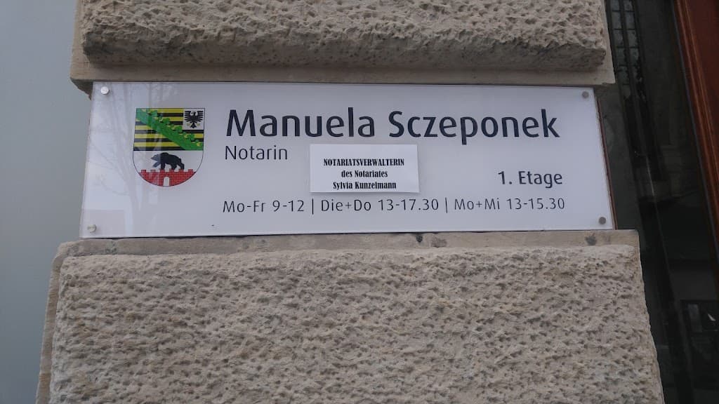 Notarin Manuela Sczeponek