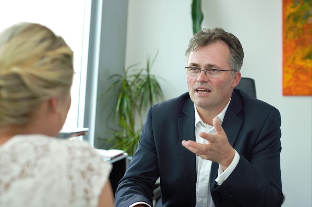 Rechtsanwalt Behrens Lars H., Fachanwalt für Arbeitsrecht, weitere Tätigkeitsschwerpunkte Strafrecht und Verkehrsrecht
