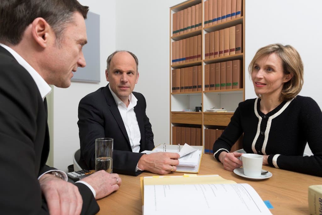 HEE Rechtsanwälte — 1